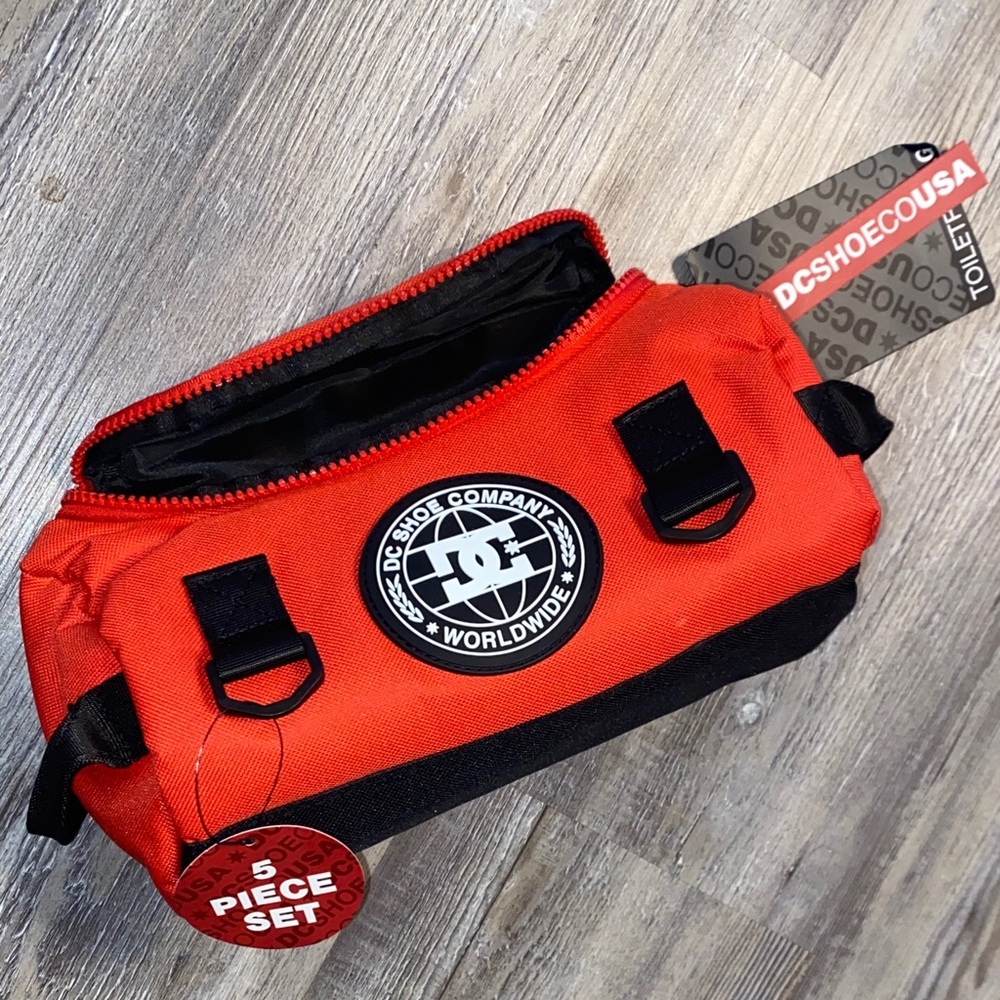 NWT DC SHOES 5 pc Set Toiletry Bag Travel Gym Camp Work